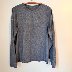 Lululemon Athletica Long Sleeve Tee L
Super clean, branded Cybex on sleeve